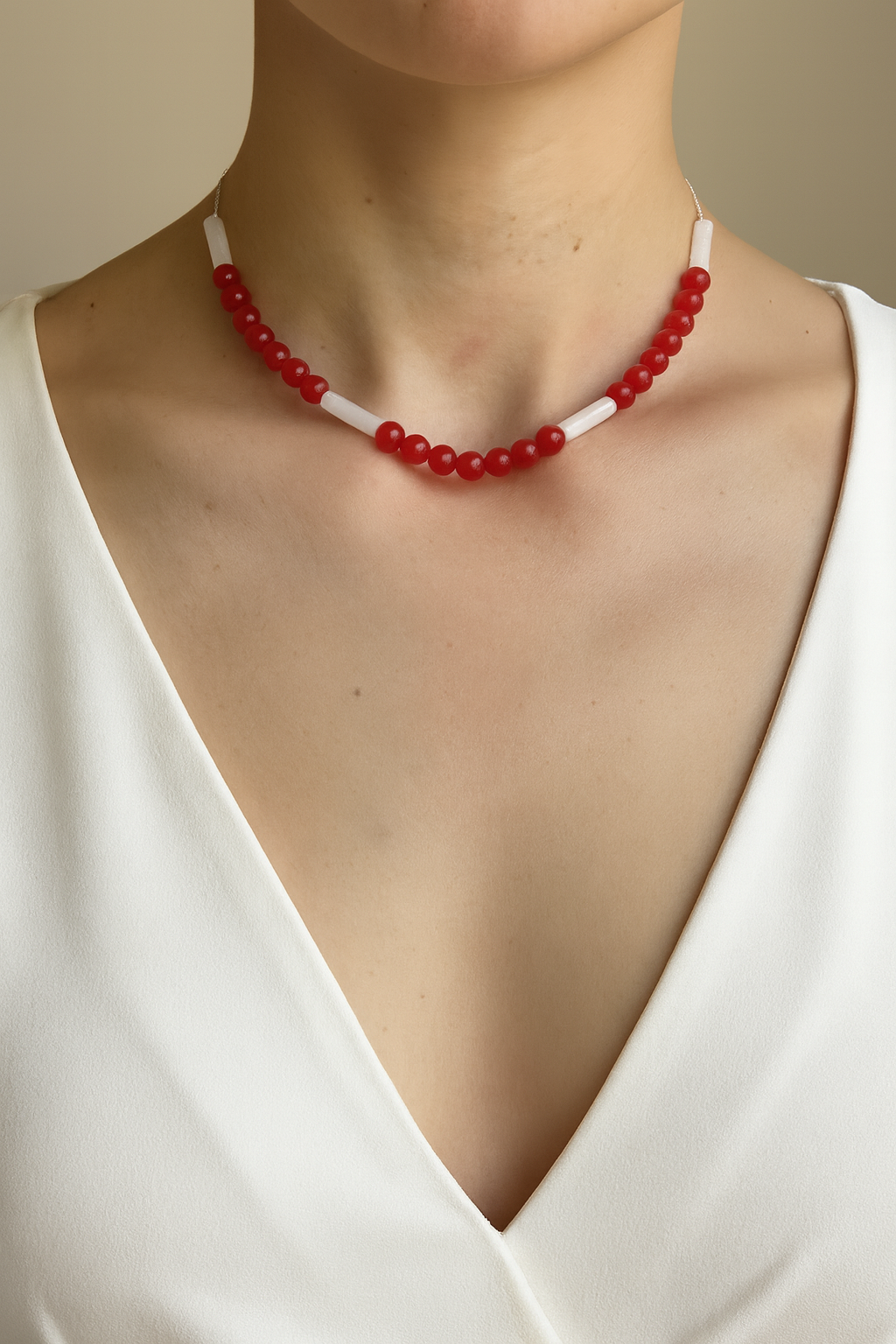 Colier argint și jad chocker la baza gâtului