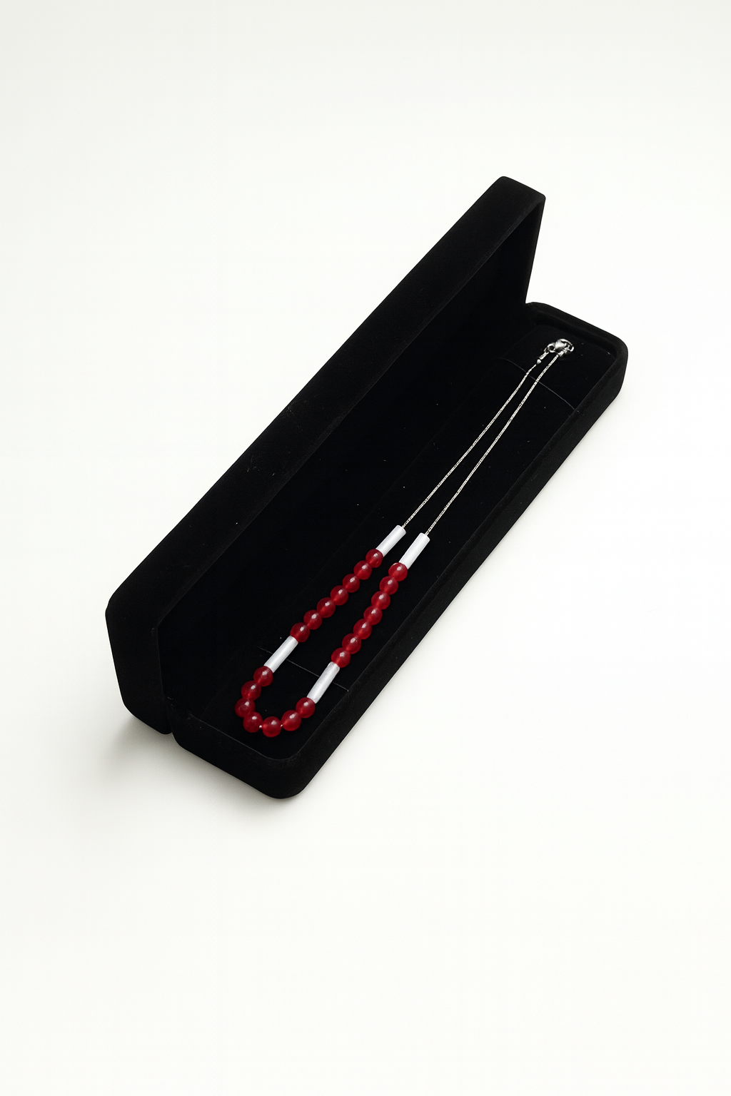 Colier argint și jad chocker la baza gâtului