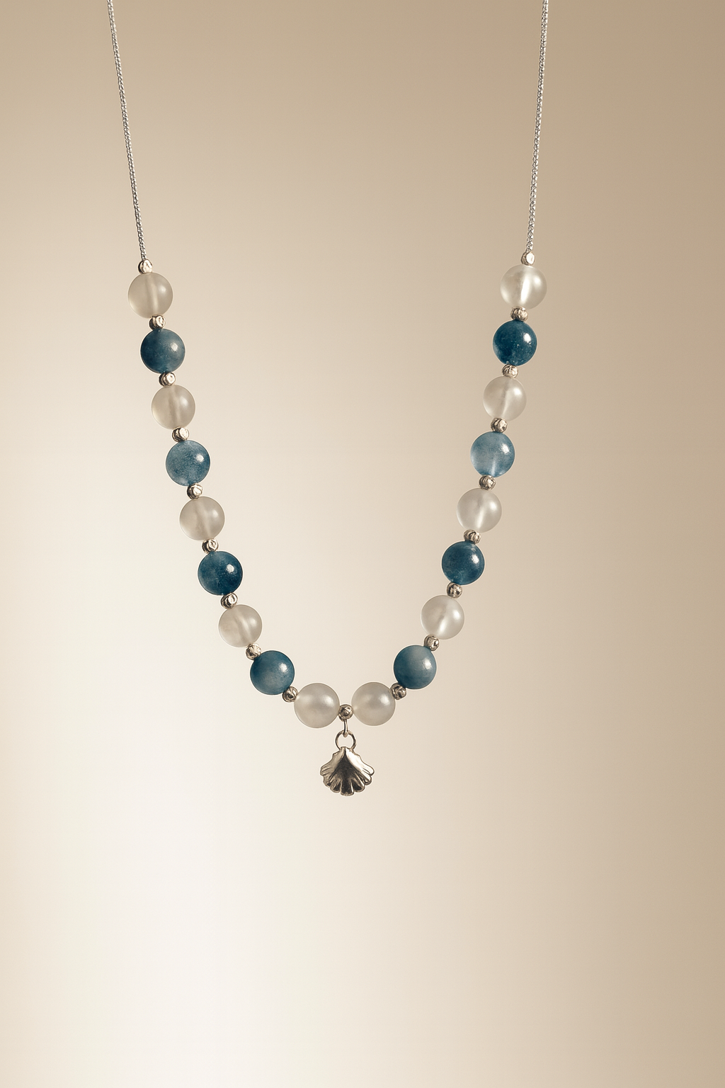 detaliu Colier din argint cu jad elegant vacanță