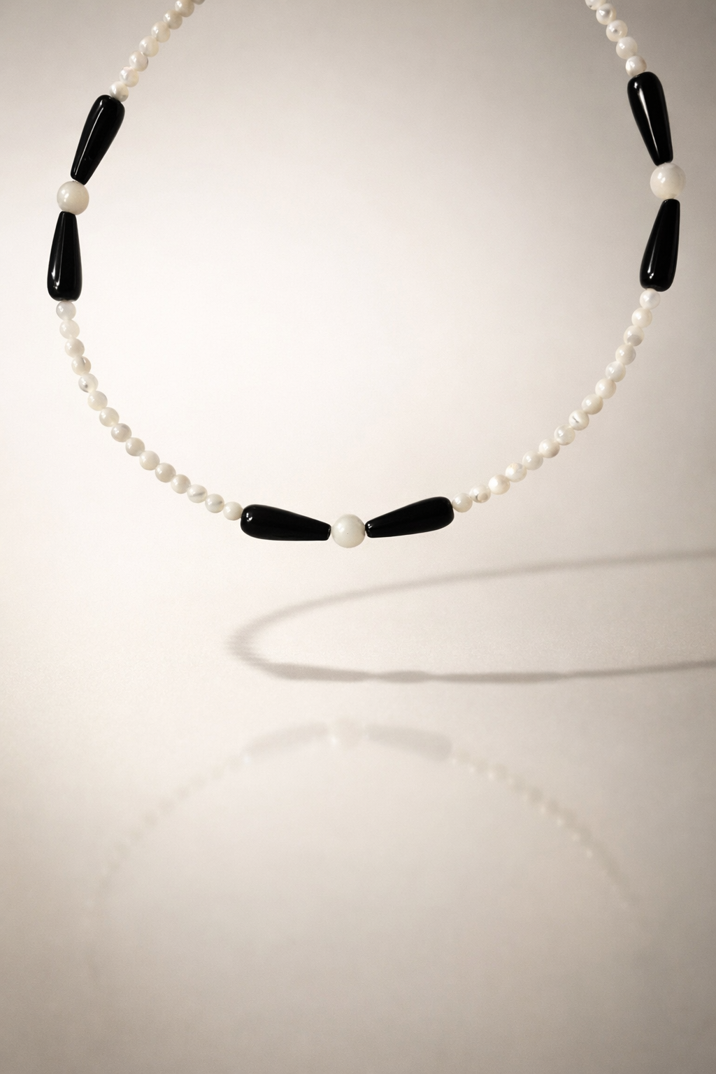 Choker din argint 925 cu sidef si onix | Contraste